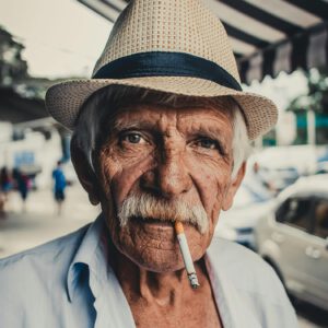 Kuvapankkikuva miehestä